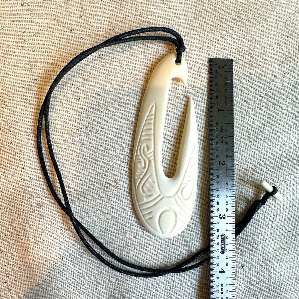 MAORI NEW ZEALAND BONE CARVING